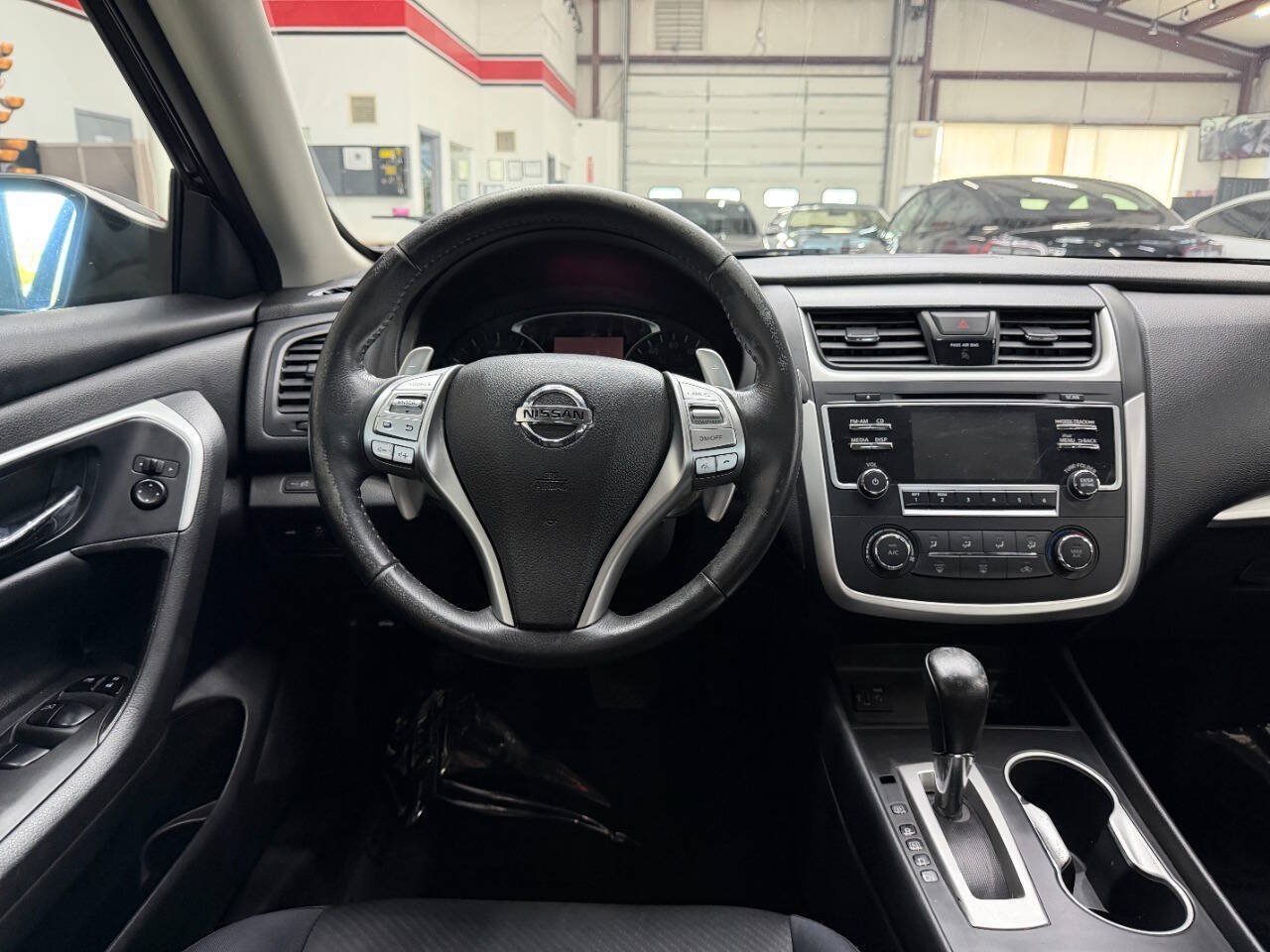 Used 2017 Nissan Altima 2.5 SR w/ Midnight Edition Package FWD image 21
