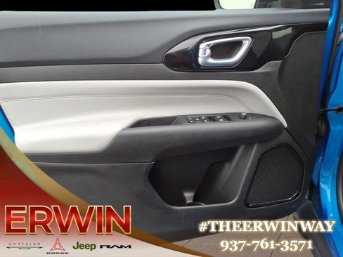 Used 2025 Jeep Compass Limited AWD/4WD image 10