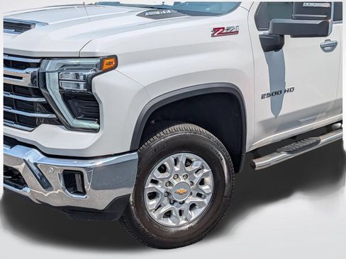 Used 2025 Chevrolet Silverado 2500 LTZ w/ LTZ Convenience Package AWD/4WD image 29