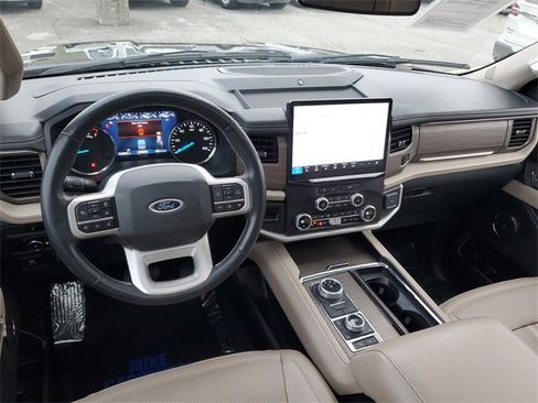 Used 2023 Ford Expedition Limited image 10