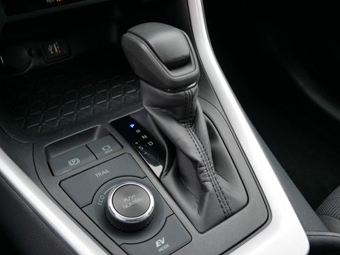 Certified 2024 Toyota RAV4 LE image 24