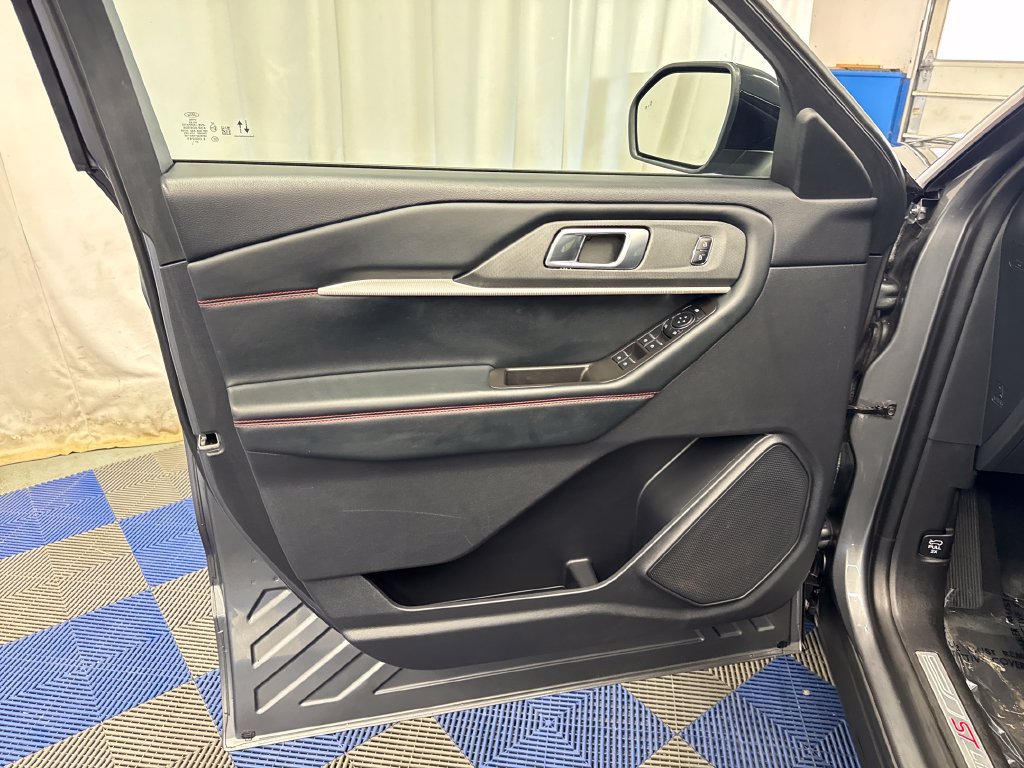 Used 2025 Ford Explorer ST-Line AWD/4WD image 11