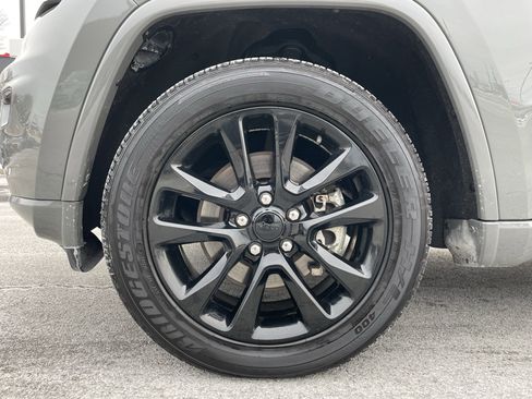 Used 2021 Jeep Grand Cherokee Laredo X image 9