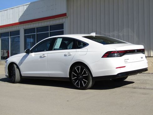Used 2024 Honda Accord Touring image 10