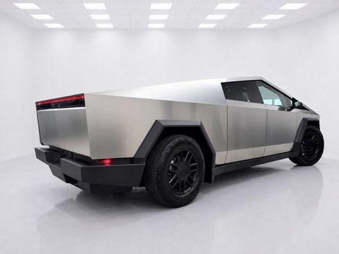 Used 2024 Tesla Cybertruck AWD Crew Cab image 11