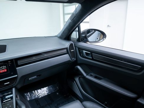 Used 2022 Porsche Cayenne Turbo GT AWD/4WD image 14