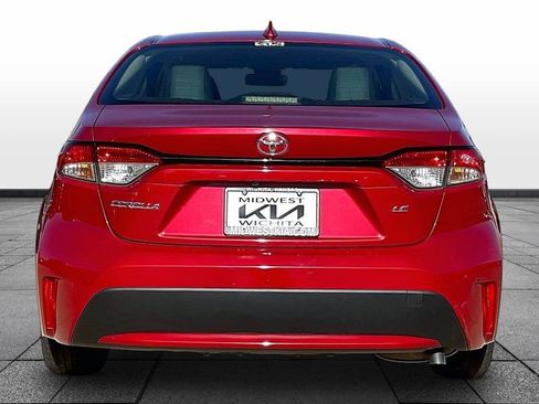 Used 2021 Toyota Corolla LE image 4