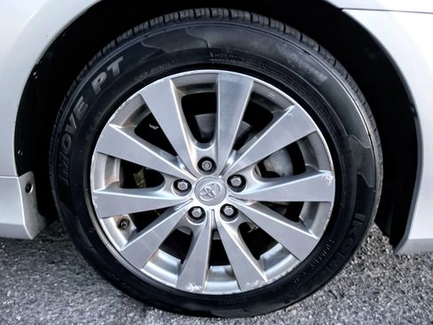 Used 2011 Toyota Avalon Limited FWD image 38