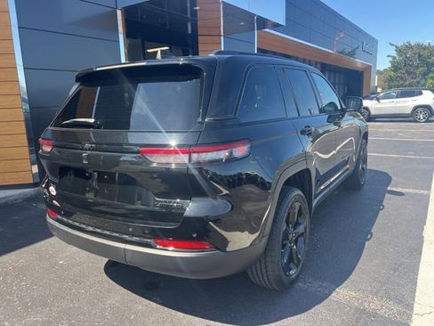 Used 2023 Jeep Grand Cherokee Limited w/ Black Appearance Package AWD/4WD image 22