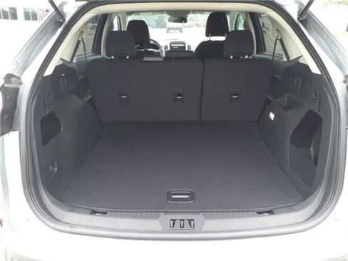 Used 2024 Ford Edge SE image 11