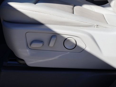 Used 2024 GMC Sierra 2500 SLT w/ SLT Premium Package image 23