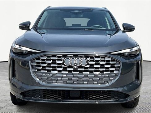 Used 2025 Audi Q5 Premium image 3