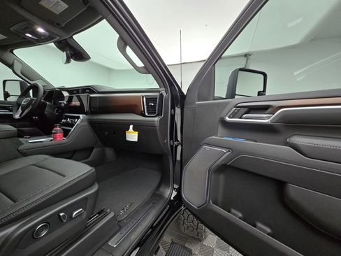 New 2025 GMC Sierra 2500 Denali w/ Denali Reserve Package image 38