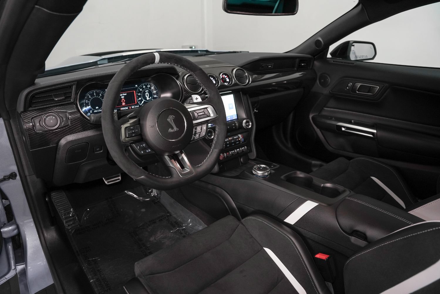 Used 2022 Ford Mustang Shelby GT500 w/ Carbon Fiber Track Pack RWD image 8