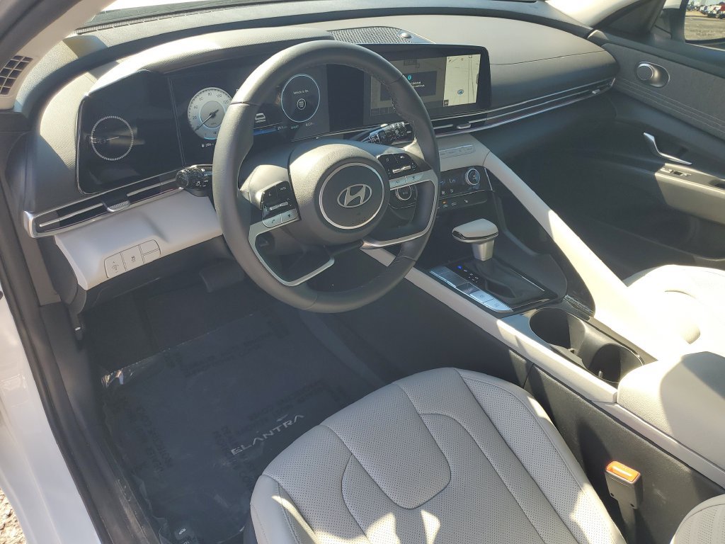 Used 2026 Hyundai Elantra Limited FWD image 6