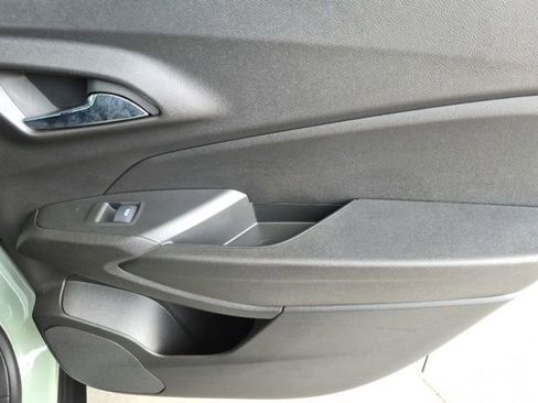 Used 2025 Chevrolet Trax ACTIV FWD image 33