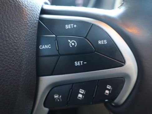 Used 2018 Jeep Grand Cherokee Overland AWD/4WD image 31