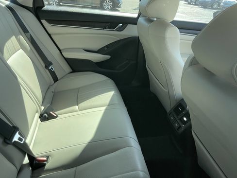Used 2022 Honda Accord Touring image 9