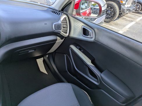 Certified 2023 Kia Soul LX FWD image 13
