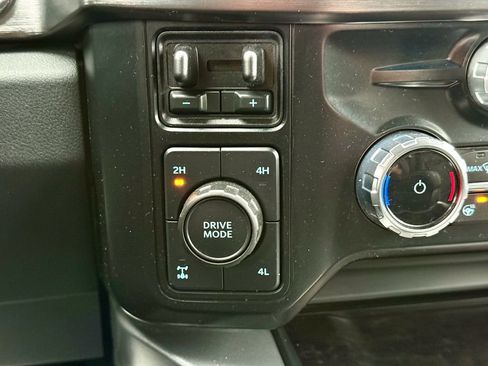 Certified 2024 Ford F350 Lariat w/ Chrome Package image 30