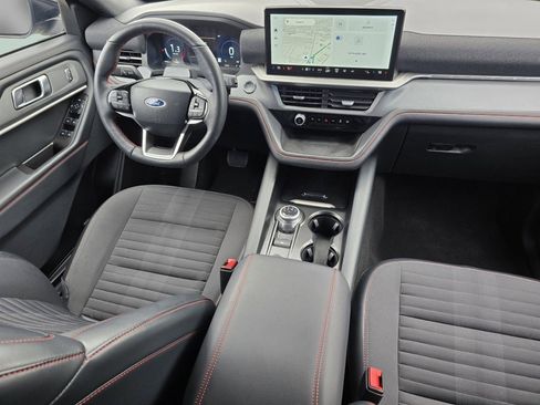 Used 2025 Ford Explorer ST-Line w/ ST-Line Street Pack image 22