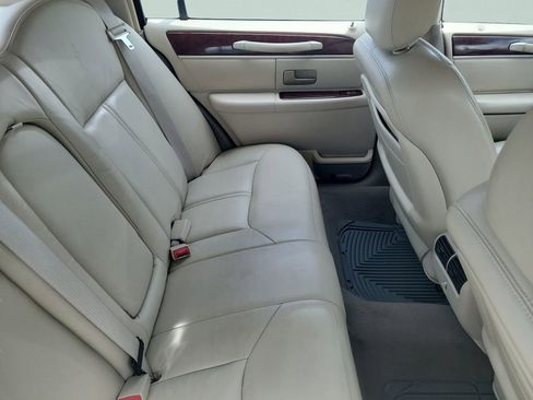 Used 2004 Lincoln Town Car Ultimate image 6