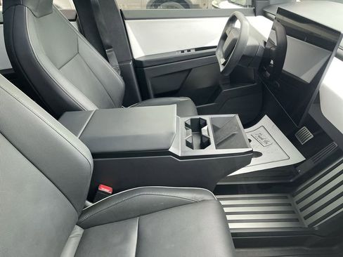 Used 2024 Tesla Cybertruck AWD Crew Cab image 11