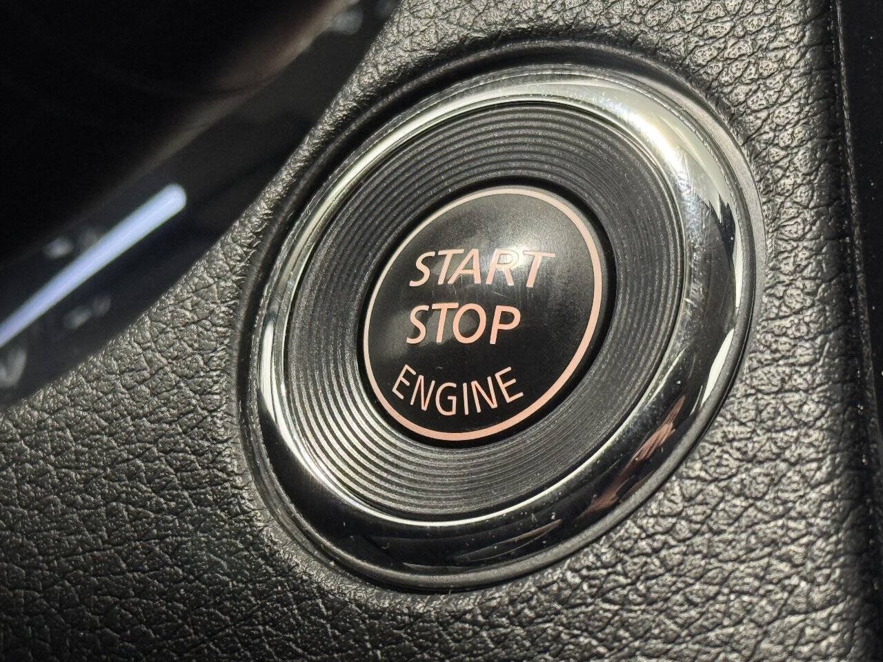Used 2020 Nissan Rogue SV AWD/4WD image 30