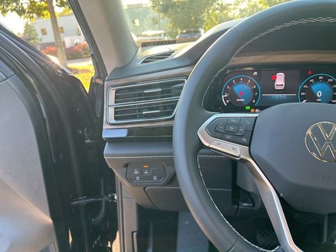 New 2026 Volkswagen Atlas SE image 13