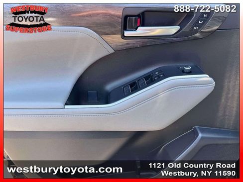 Used 2023 Toyota Highlander Platinum AWD/4WD image 21