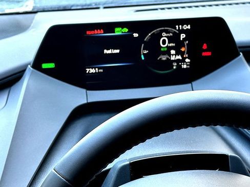 Used 2025 Toyota Prius Plug-In Hybrid FWD image 24