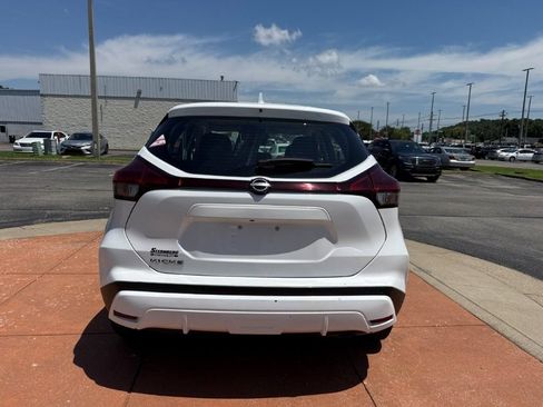 Used 2022 Nissan Kicks S FWD image 5