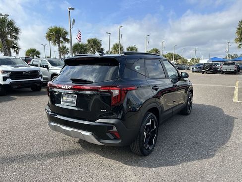 Used 2025 Kia Seltos S image 16