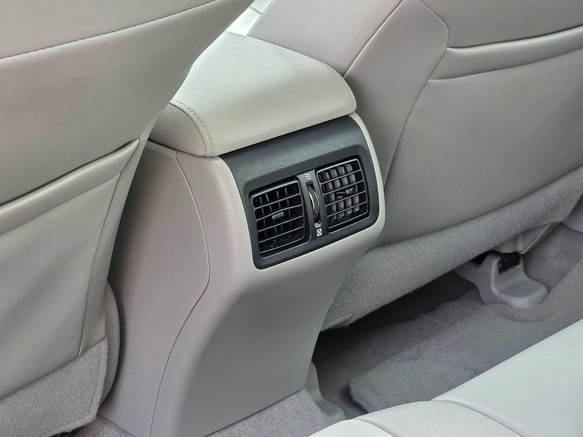 Used 2012 Toyota Camry XLE w/ Leather Pkg FWD image 29