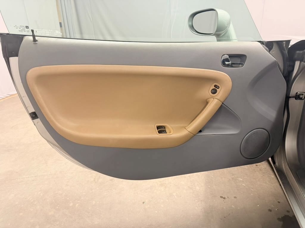 Used 2006 Pontiac Solstice Convertible w/ Premium Package RWD image 21