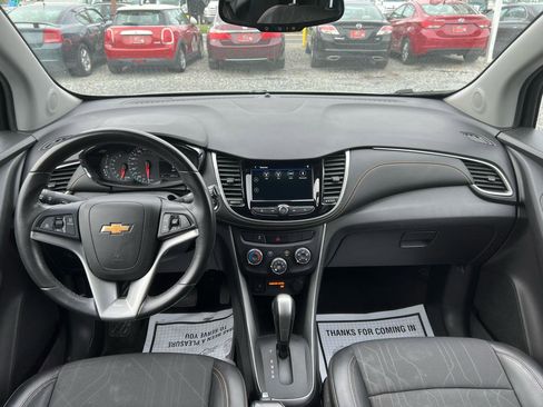 Used 2018 Chevrolet Trax LT w/ LT Convenience Package FWD image 24