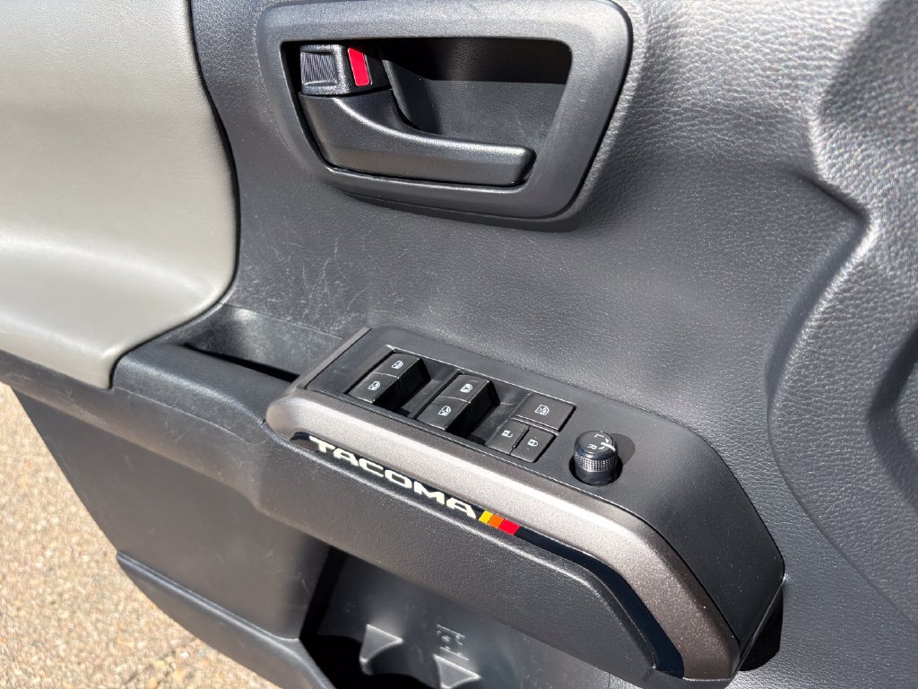 Used 2019 Toyota Tacoma SR5 AWD/4WD image 16