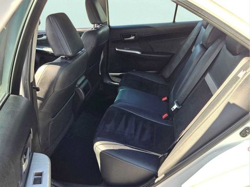 Used 2014 Toyota Camry SE w/ Leather Package FWD image 11