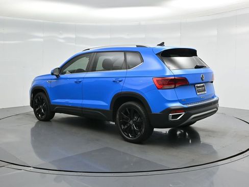 Used 2022 Volkswagen Taos SEL w/ Panoramic Sunroof Package image 7