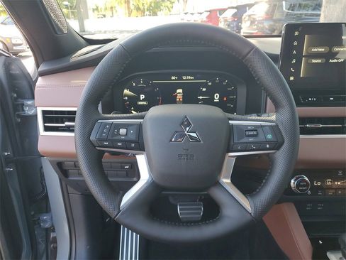 New 2026 Mitsubishi Outlander SEL image 17