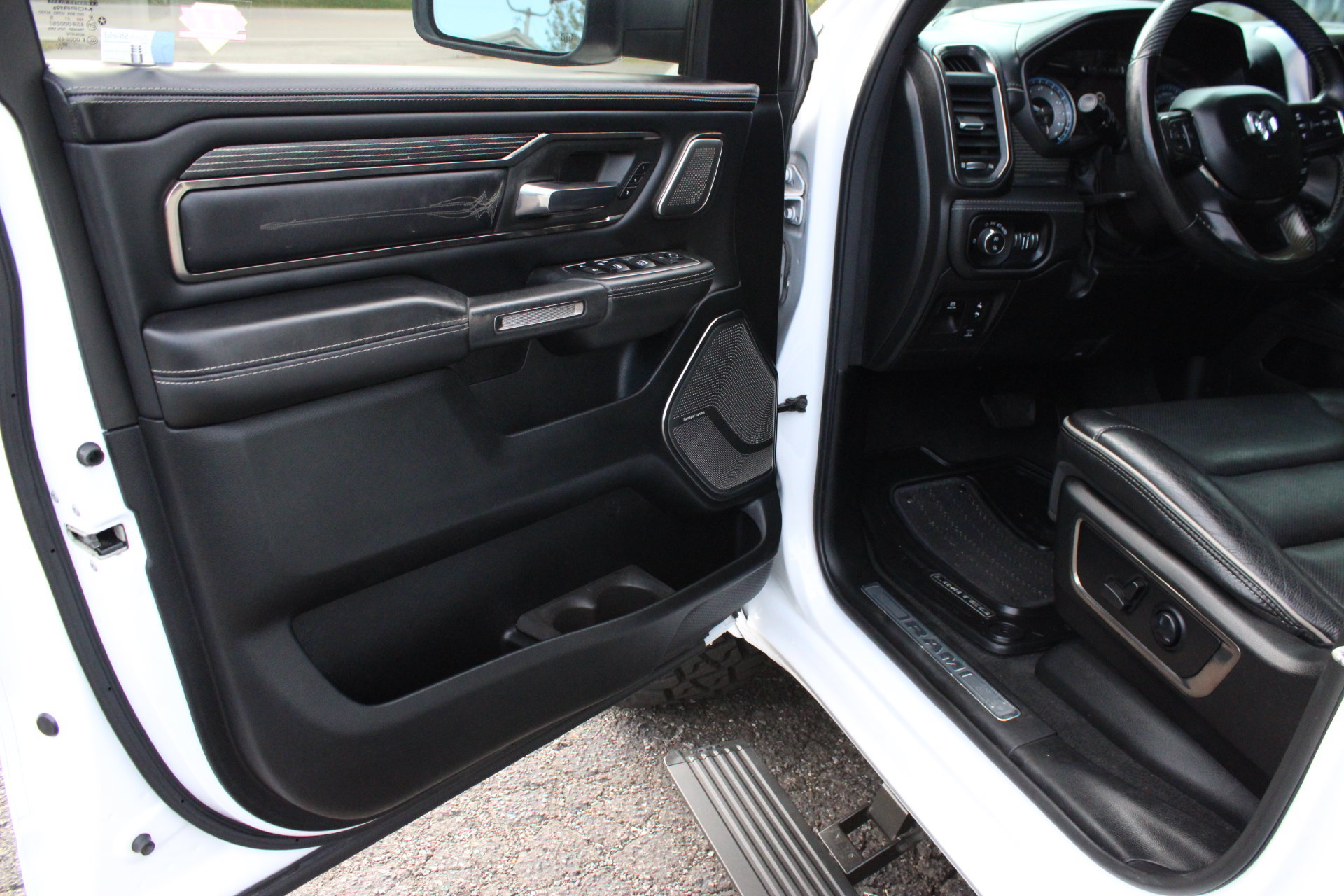 Used 2021 RAM 1500 Limited w/ Night Edition AWD/4WD image 11