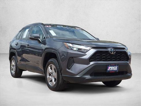 Used 2022 Toyota RAV4 XLE AWD/4WD image 3