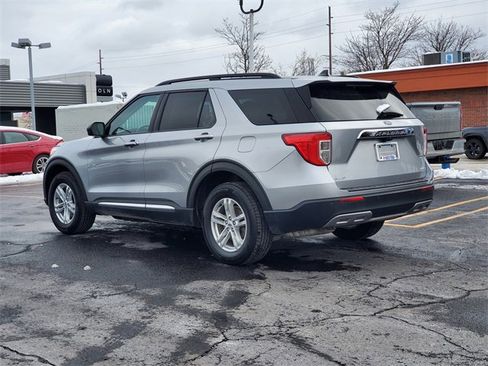 Used 2022 Ford Explorer XLT w/ Equipment Group 202A image 3