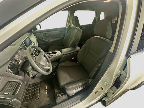 Used 2025 Nissan Rogue S FWD image 13