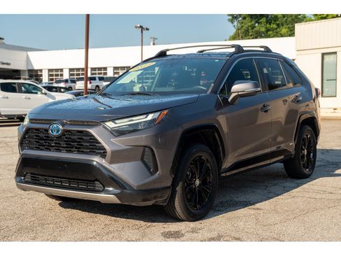 Used 2022 Toyota RAV4 SE w/ SE Grade Weather Package AWD/4WD image 4