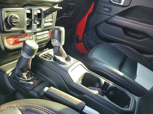 Used 2018 Jeep Wrangler Unlimited Rubicon w/ LED Lighting Group image 29