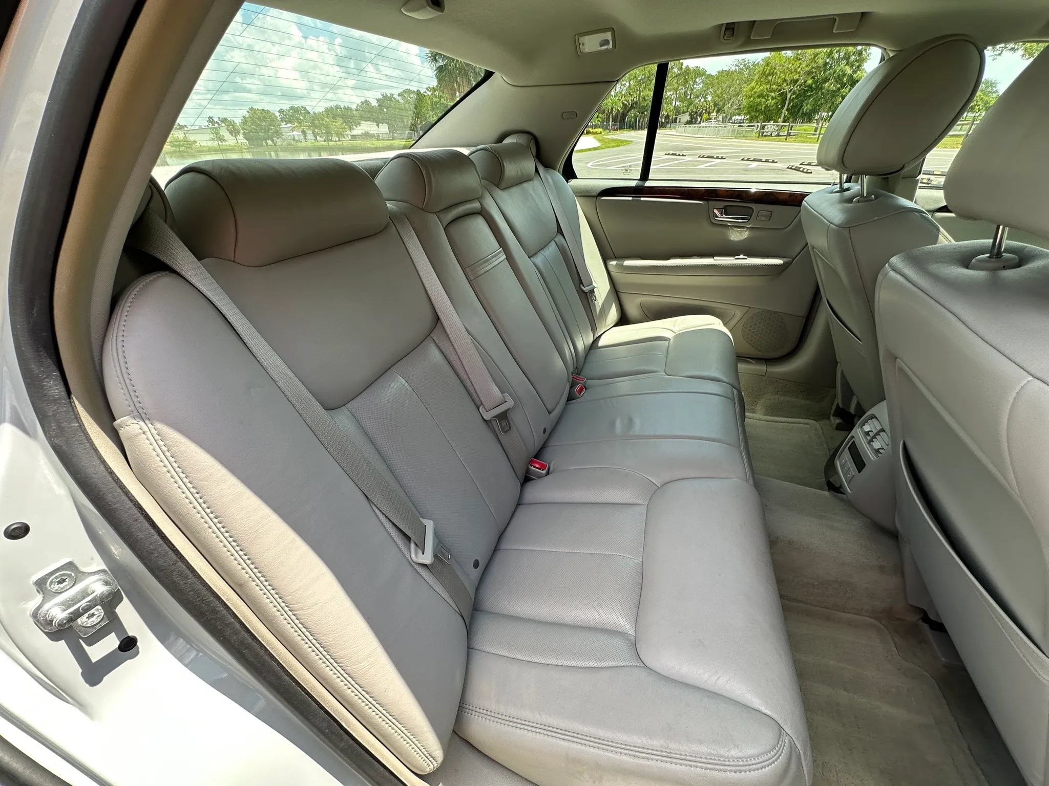 Used 2010 Cadillac DTS Luxury FWD image 27