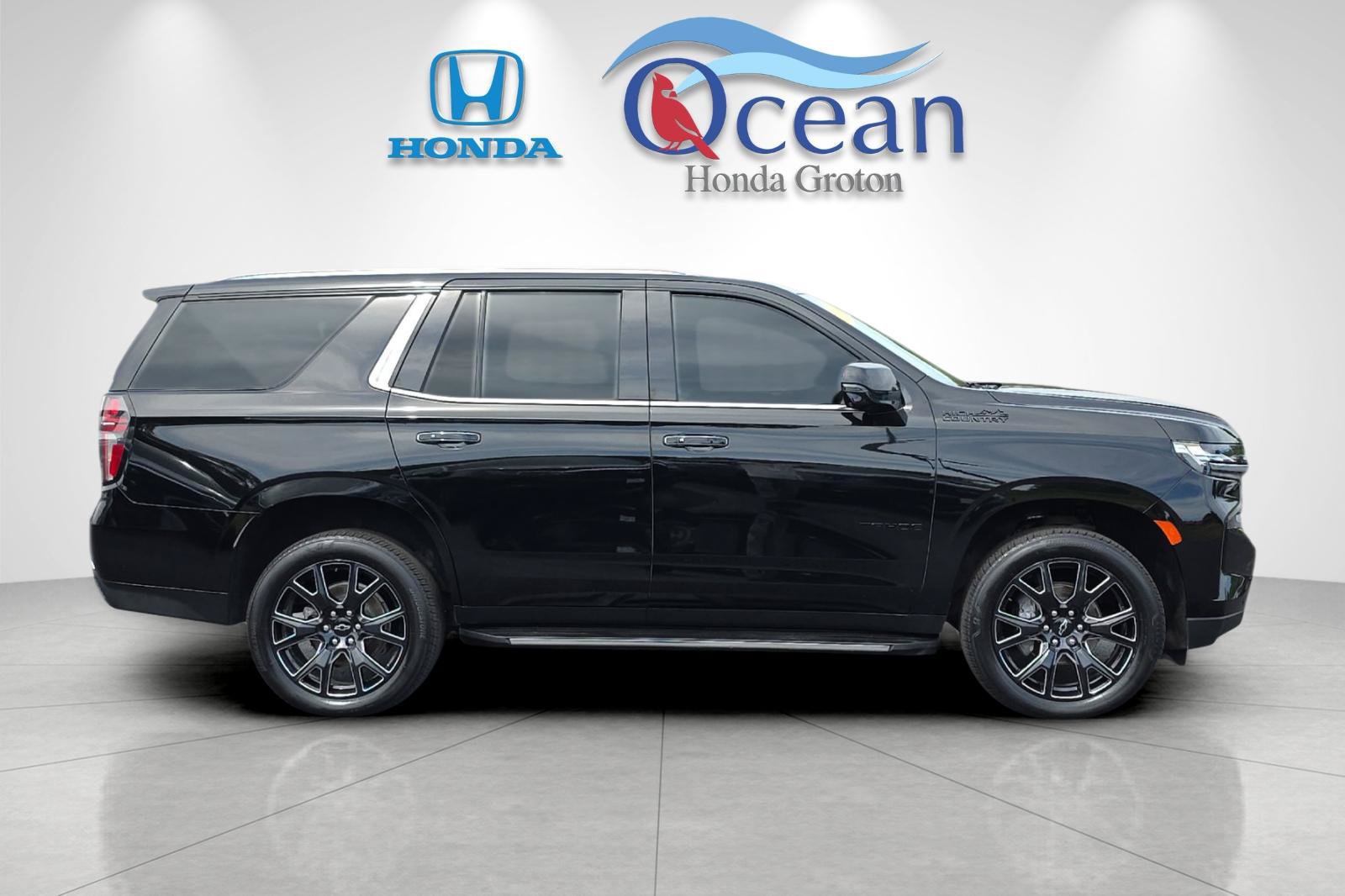 Used 2024 Chevrolet Tahoe High Country AWD/4WD image 2