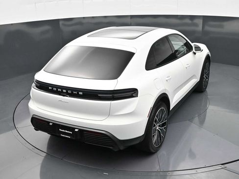 Certified 2025 Porsche Macan Electric RWD image 33