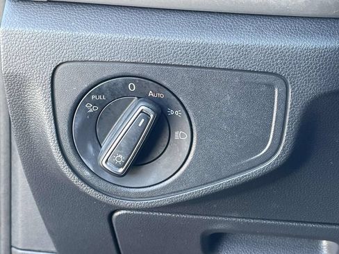 Certified 2022 Volkswagen Atlas Cross Sport SE FWD image 17